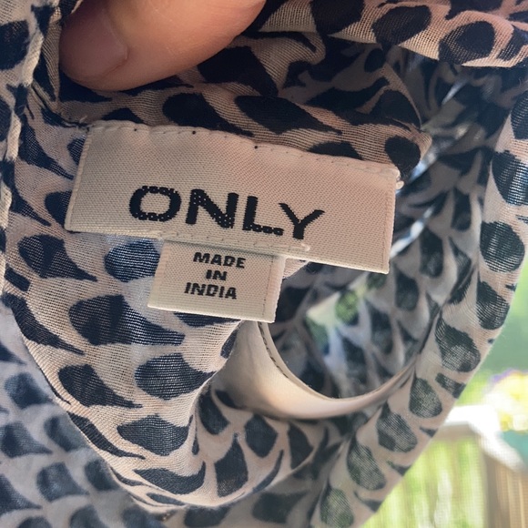 Only Black & White Infinity Scarf - Picture 5 of 6